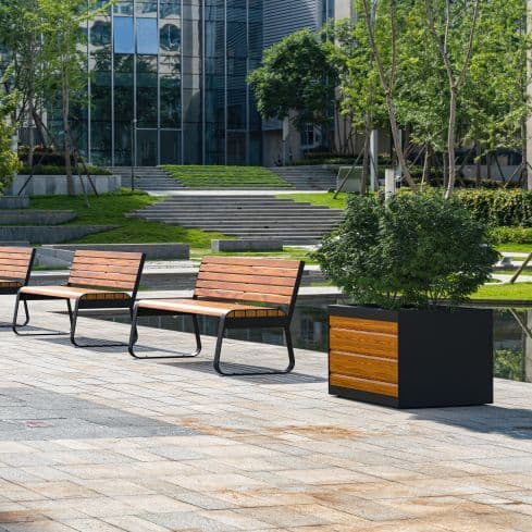 الأثاث الحضري وملحقات المواقع