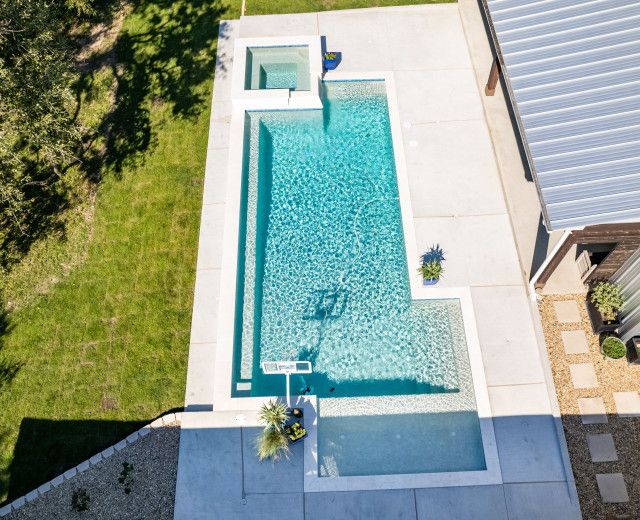 تنفيذ المسابح والجاكوزي